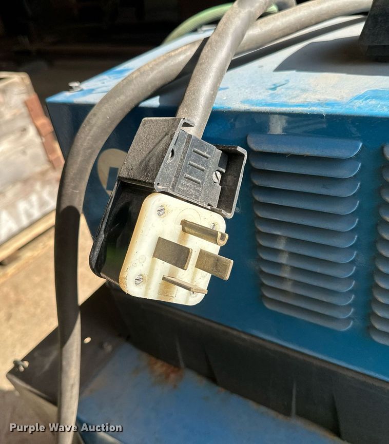 image for item EB2950 Miller Syncrowave 250 welder