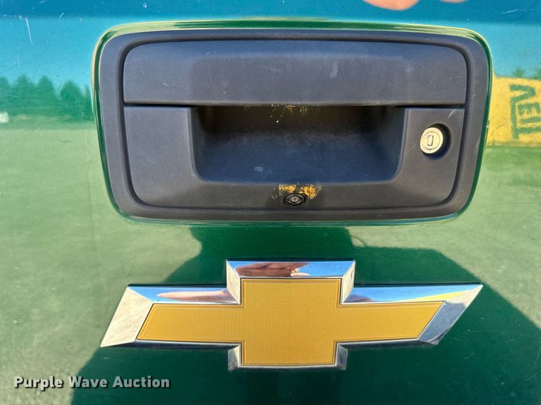 image for item EB2974 2016 Chevrolet Silverado 2500HD Double Cab pickup truck