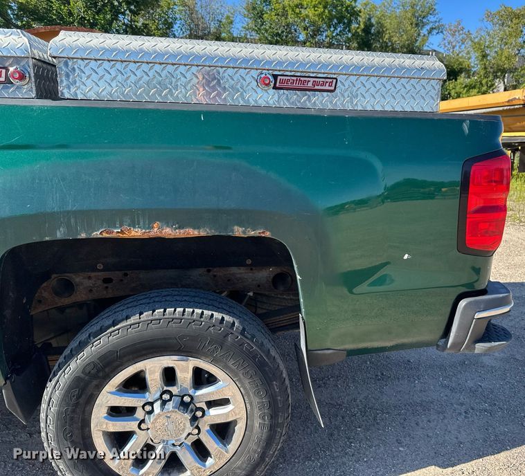 image for item EB2974 2016 Chevrolet Silverado 2500HD Double Cab pickup truck