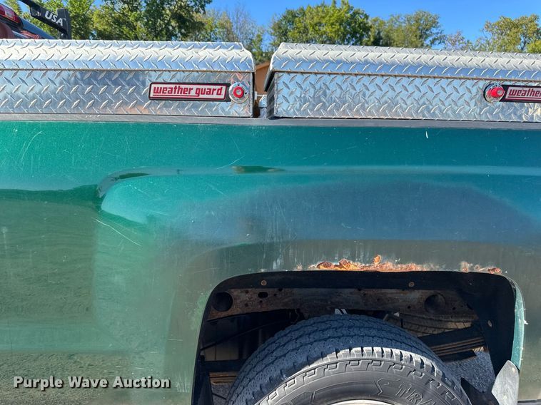 image for item EB2974 2016 Chevrolet Silverado 2500HD Double Cab pickup truck