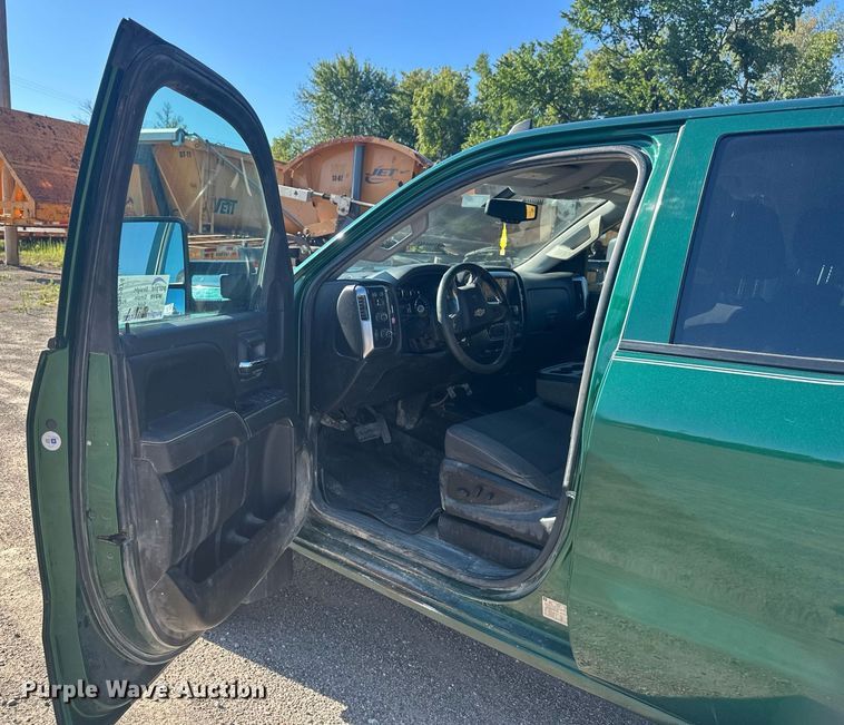 image for item EB2974 2016 Chevrolet Silverado 2500HD Double Cab pickup truck