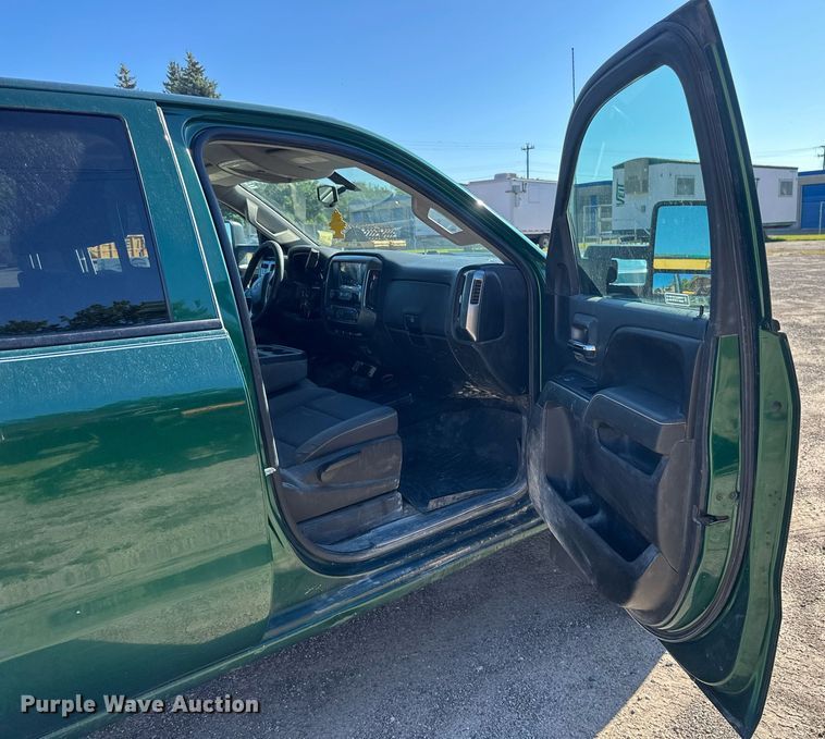 image for item EB2974 2016 Chevrolet Silverado 2500HD Double Cab pickup truck