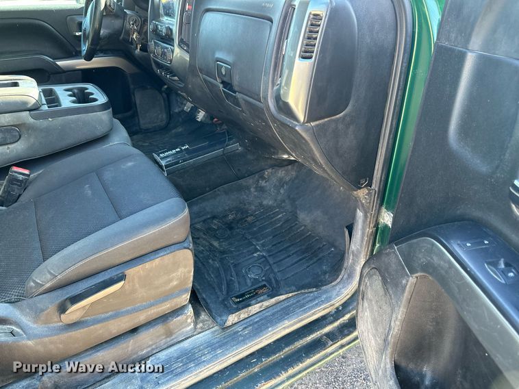 image for item EB2974 2016 Chevrolet Silverado 2500HD Double Cab pickup truck