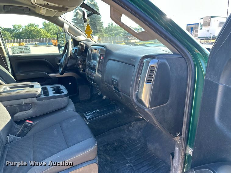 image for item EB2974 2016 Chevrolet Silverado 2500HD Double Cab pickup truck