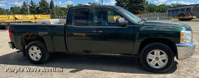 image for item EB2976 2013 Chevrolet Silverado 1500 Ext. Cab pickup truck