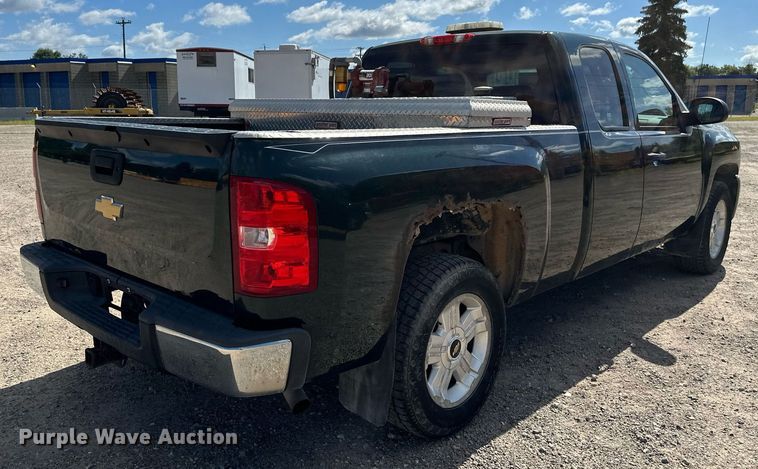 image for item EB2976 2013 Chevrolet Silverado 1500 Ext. Cab pickup truck