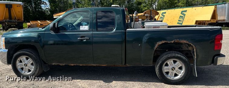 image for item EB2976 2013 Chevrolet Silverado 1500 Ext. Cab pickup truck