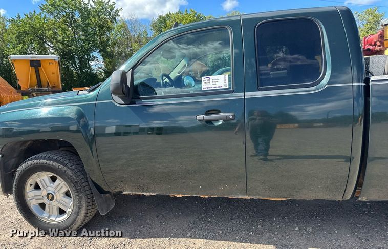 image for item EB2976 2013 Chevrolet Silverado 1500 Ext. Cab pickup truck