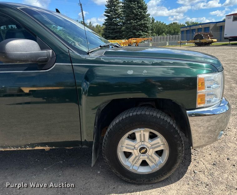 image for item EB2976 2013 Chevrolet Silverado 1500 Ext. Cab pickup truck