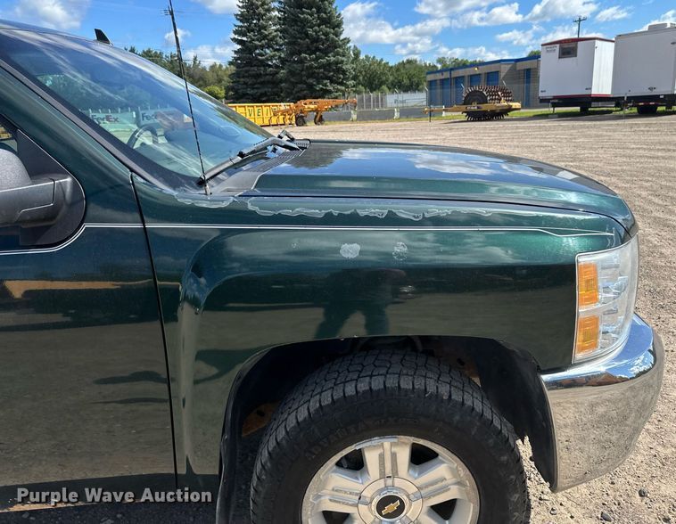 image for item EB2976 2013 Chevrolet Silverado 1500 Ext. Cab pickup truck