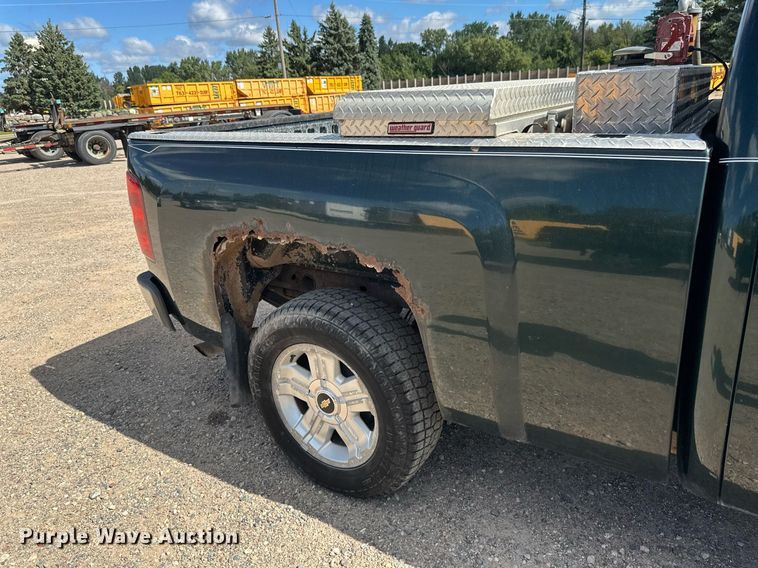 image for item EB2976 2013 Chevrolet Silverado 1500 Ext. Cab pickup truck