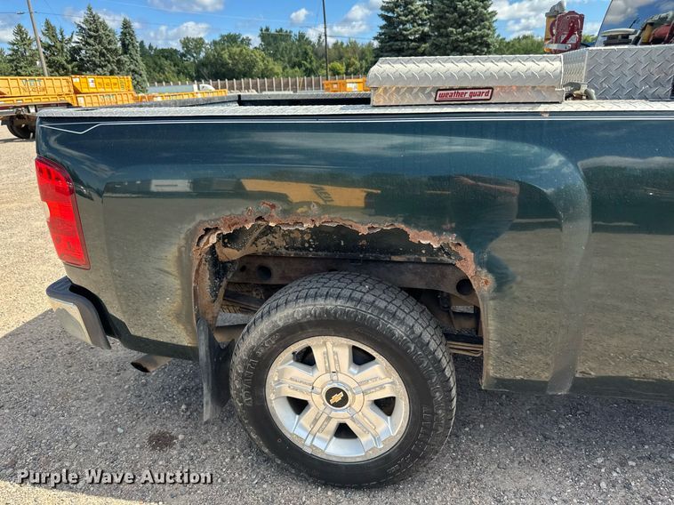 image for item EB2976 2013 Chevrolet Silverado 1500 Ext. Cab pickup truck