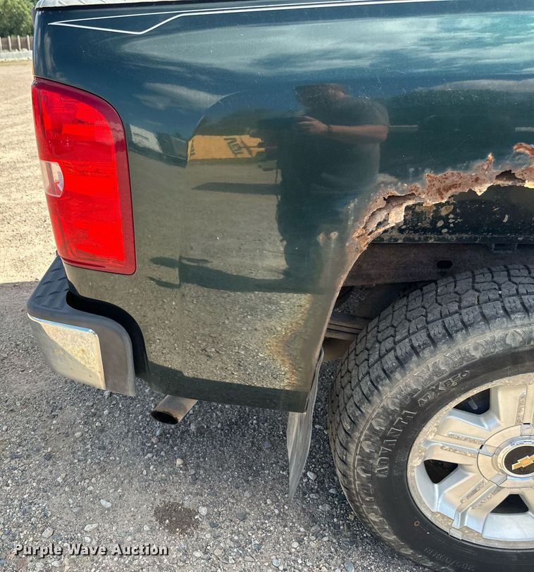 image for item EB2976 2013 Chevrolet Silverado 1500 Ext. Cab pickup truck