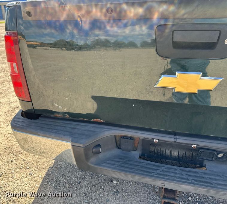 image for item EB2976 2013 Chevrolet Silverado 1500 Ext. Cab pickup truck