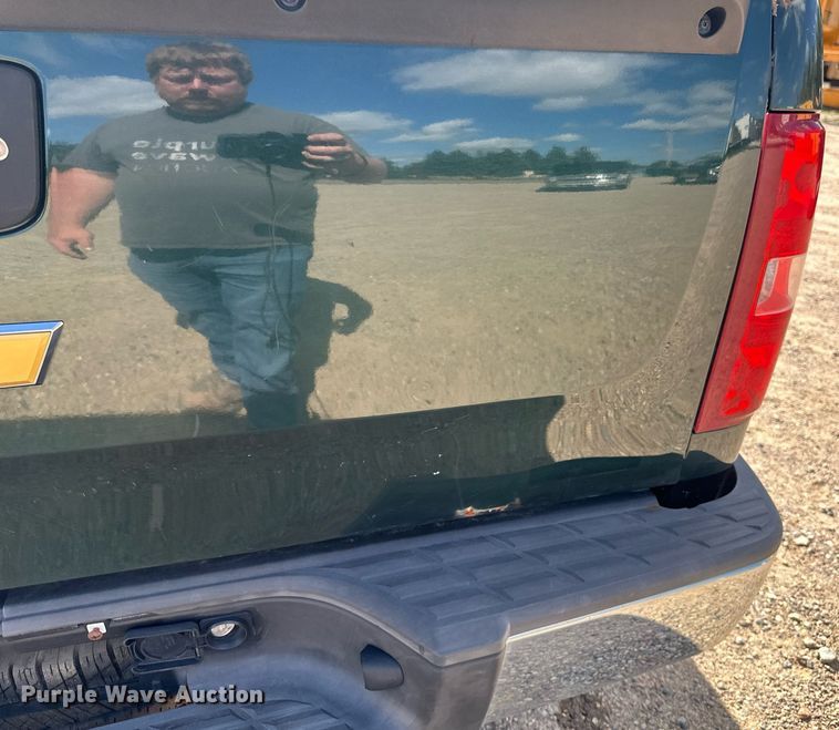 image for item EB2976 2013 Chevrolet Silverado 1500 Ext. Cab pickup truck