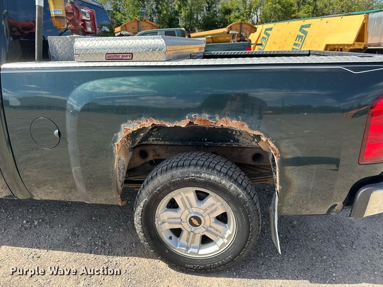 image for item EB2976 2013 Chevrolet Silverado 1500 Ext. Cab pickup truck