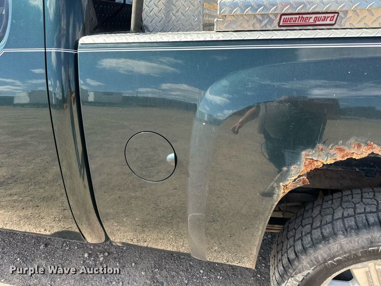 image for item EB2976 2013 Chevrolet Silverado 1500 Ext. Cab pickup truck