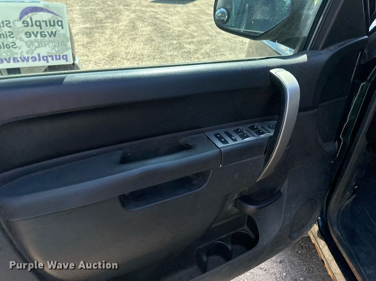 image for item EB2976 2013 Chevrolet Silverado 1500 Ext. Cab pickup truck