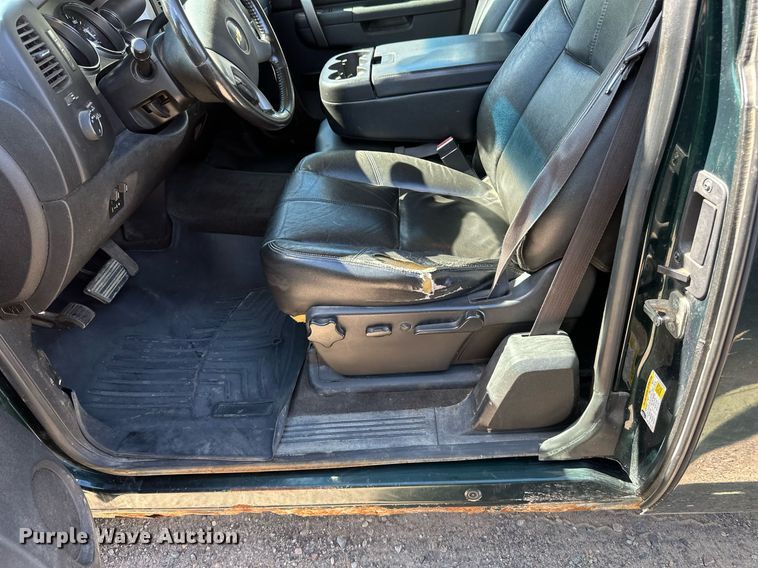 image for item EB2976 2013 Chevrolet Silverado 1500 Ext. Cab pickup truck