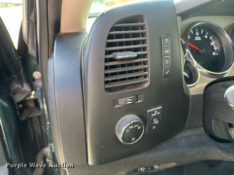 image for item EB2976 2013 Chevrolet Silverado 1500 Ext. Cab pickup truck