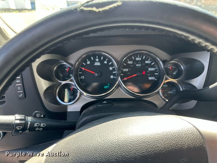 image for item EB2976 2013 Chevrolet Silverado 1500 Ext. Cab pickup truck