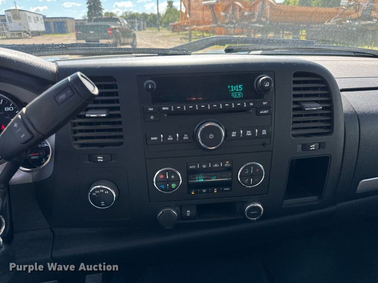 image for item EB2976 2013 Chevrolet Silverado 1500 Ext. Cab pickup truck