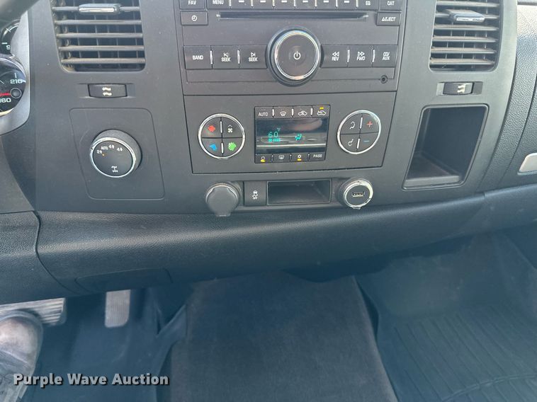 image for item EB2976 2013 Chevrolet Silverado 1500 Ext. Cab pickup truck