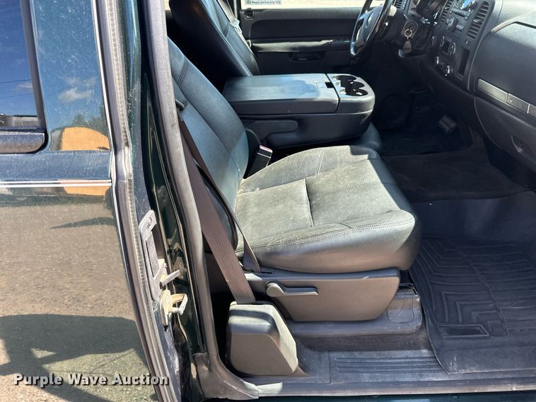 image for item EB2976 2013 Chevrolet Silverado 1500 Ext. Cab pickup truck