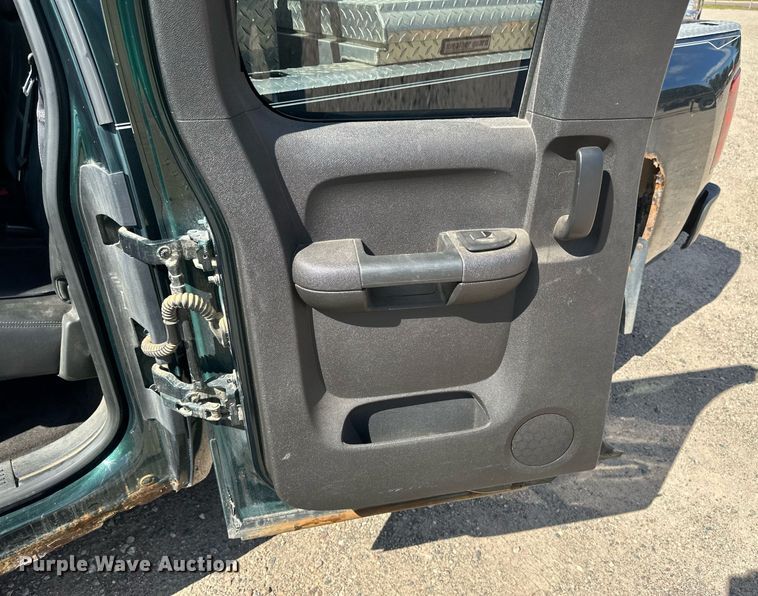 image for item EB2976 2013 Chevrolet Silverado 1500 Ext. Cab pickup truck