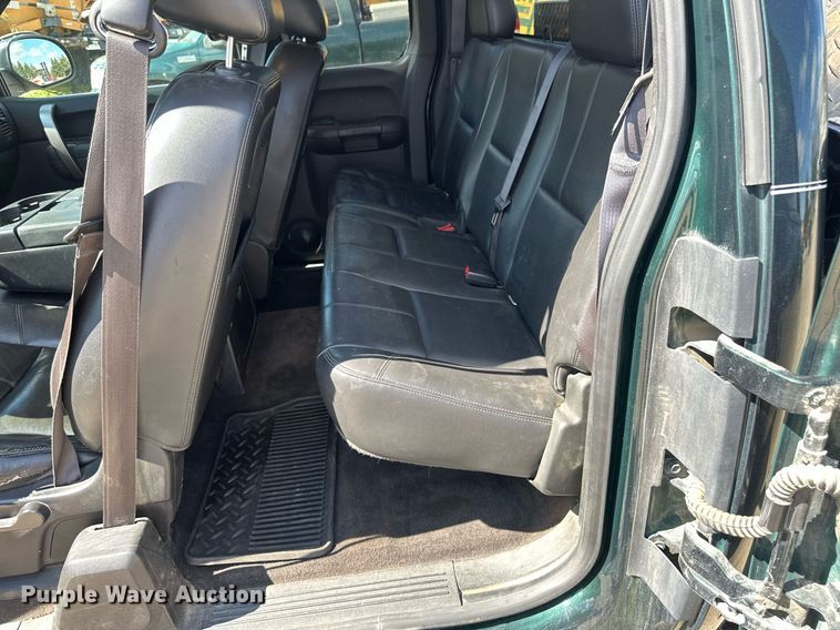 image for item EB2976 2013 Chevrolet Silverado 1500 Ext. Cab pickup truck