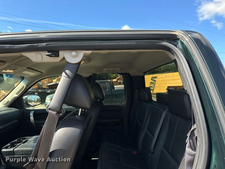 image for item EB2976 2013 Chevrolet Silverado 1500 Ext. Cab pickup truck