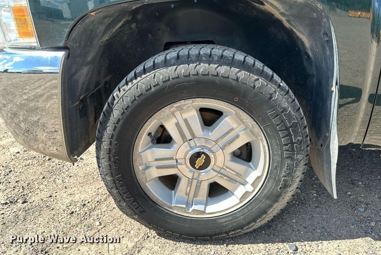 image for item EB2976 2013 Chevrolet Silverado 1500 Ext. Cab pickup truck