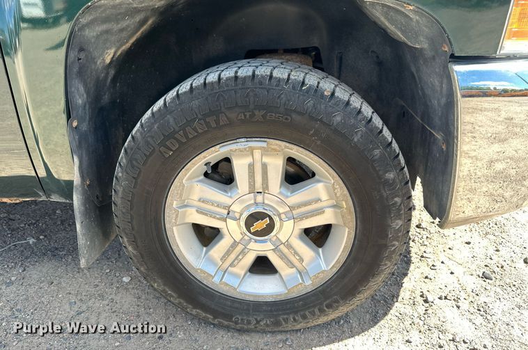 image for item EB2976 2013 Chevrolet Silverado 1500 Ext. Cab pickup truck