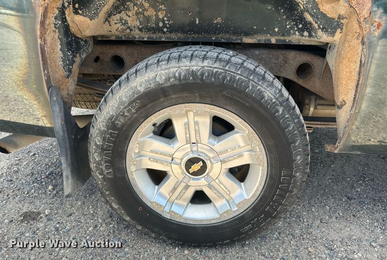 image for item EB2976 2013 Chevrolet Silverado 1500 Ext. Cab pickup truck