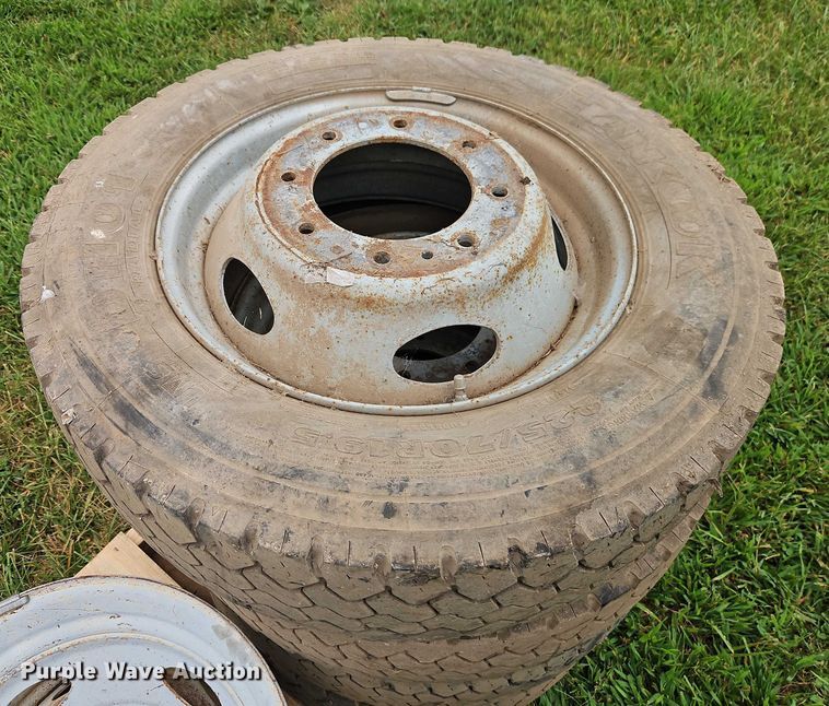 image for item EB8251 (22) tires and wheels