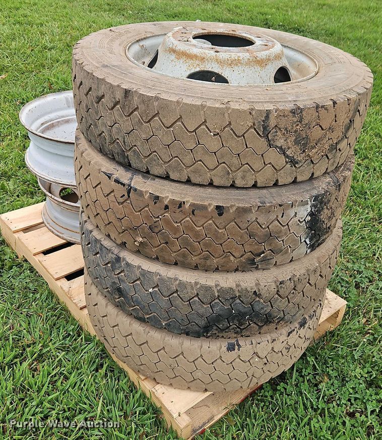 image for item EB8251 (22) tires and wheels