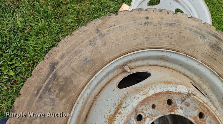 image for item EB8251 (22) tires and wheels