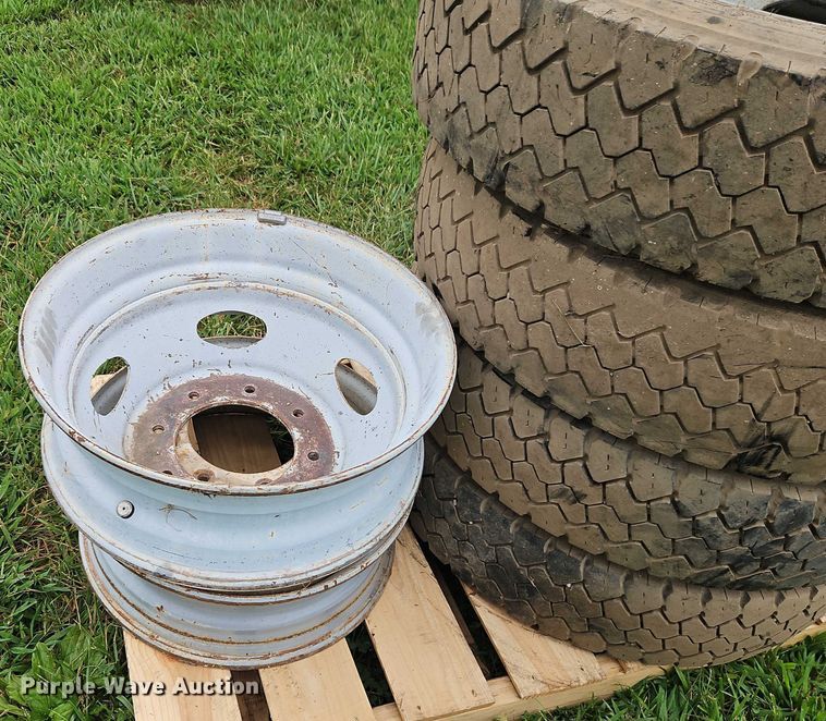 image for item EB8251 (22) tires and wheels