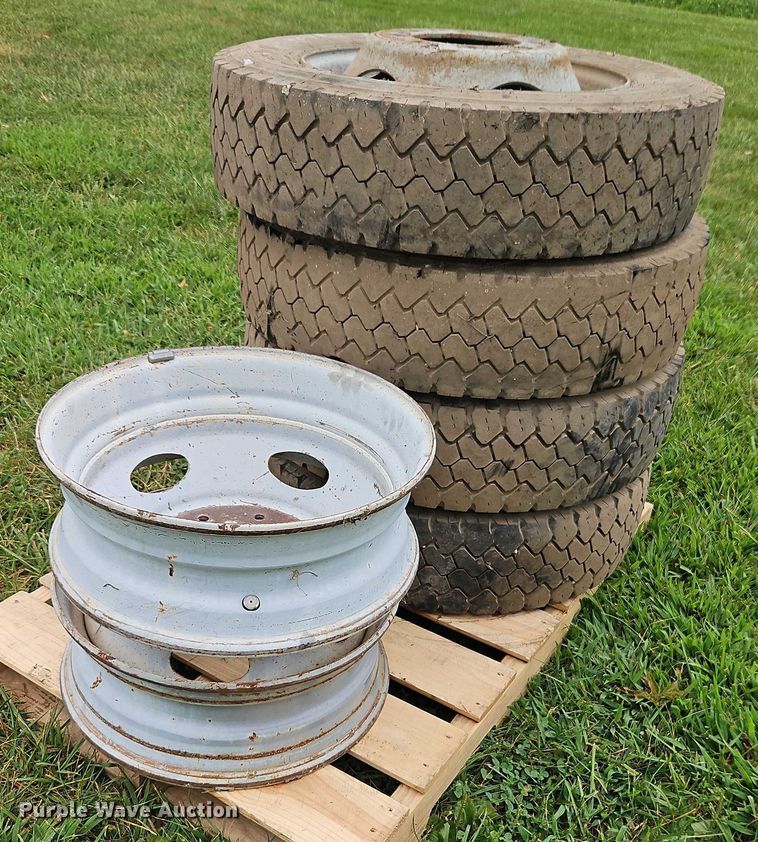 image for item EB8251 (22) tires and wheels