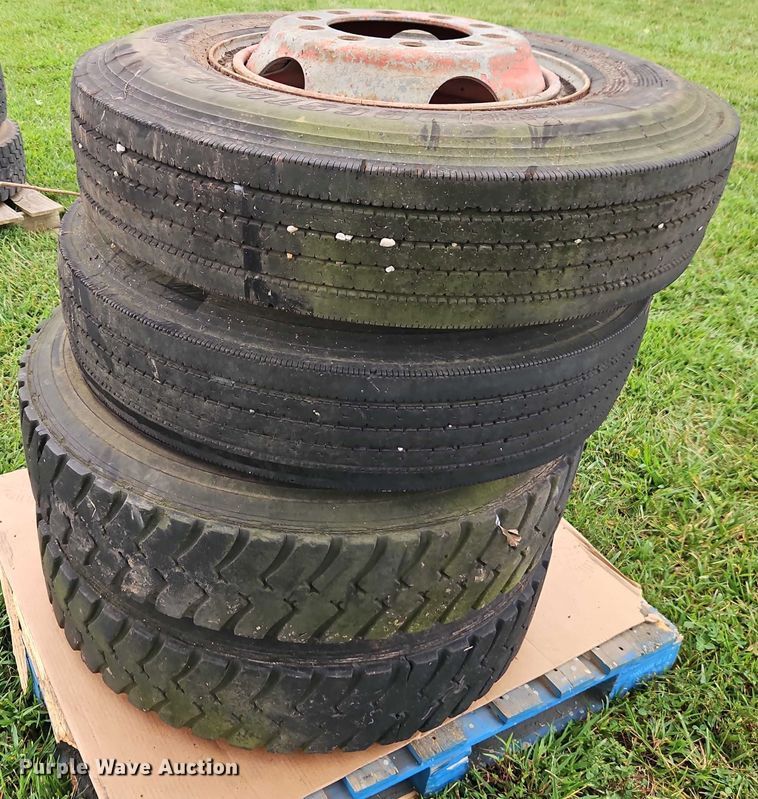 image for item EB8251 (22) tires and wheels