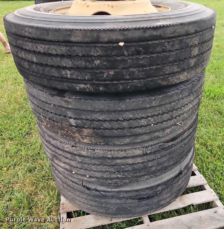 image for item EB8251 (22) tires and wheels