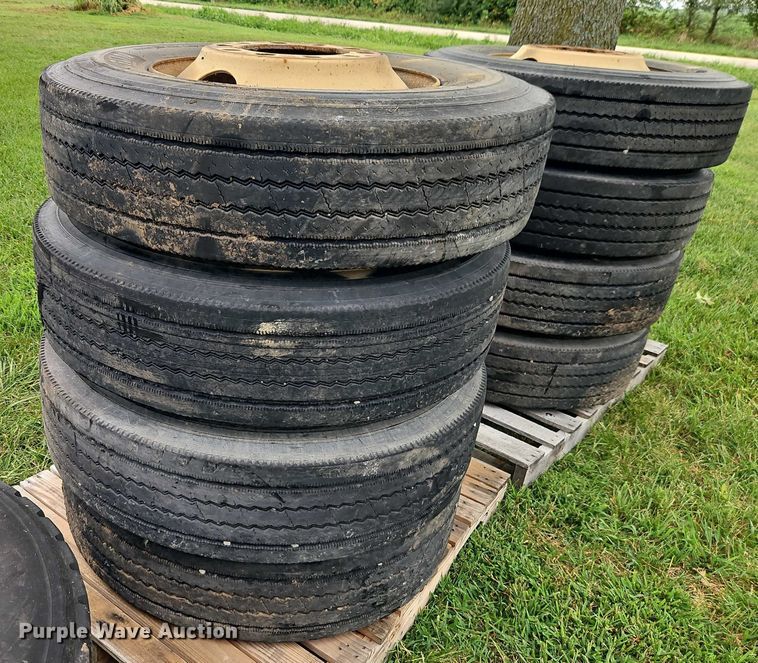 image for item EB8251 (22) tires and wheels