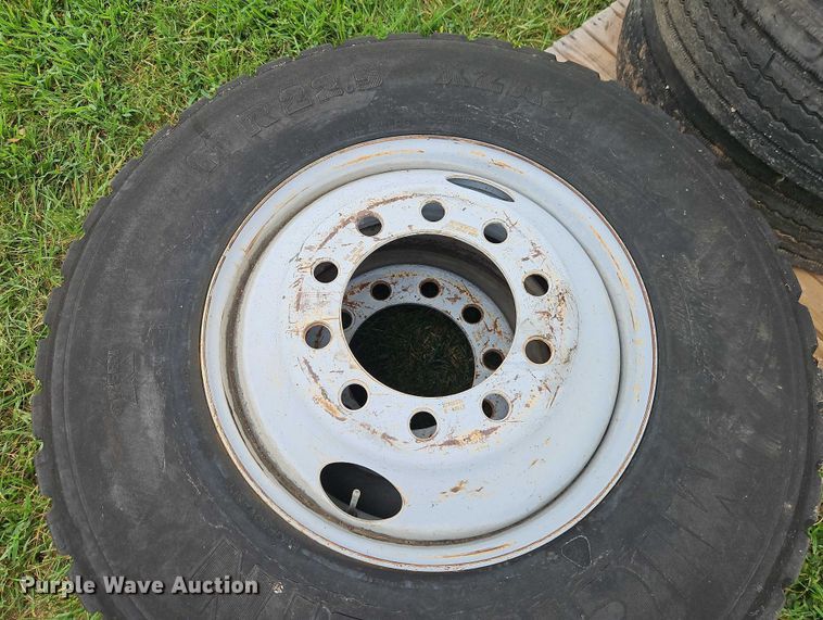 image for item EB8251 (22) tires and wheels