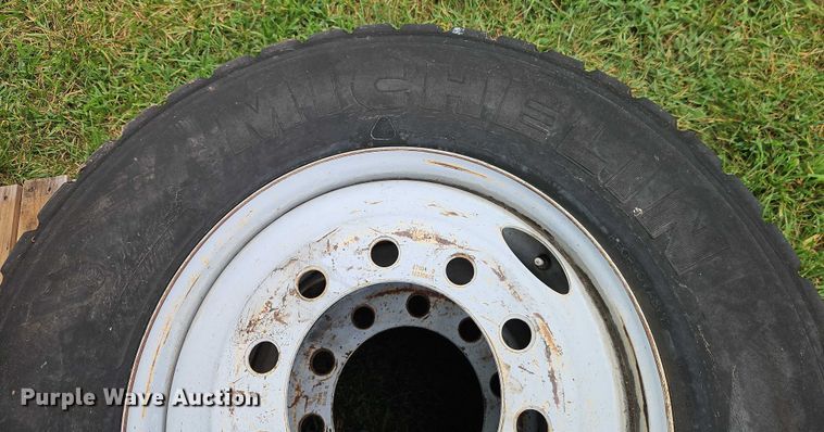 image for item EB8251 (22) tires and wheels