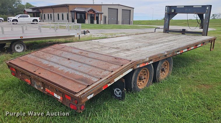 image for item EB8256 2000 Hillsboro Industries 300 equipment trailer