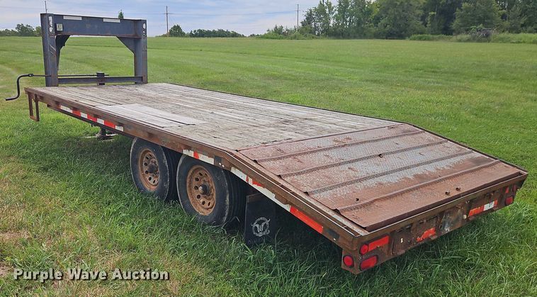 image for item EB8256 2000 Hillsboro Industries 300 equipment trailer