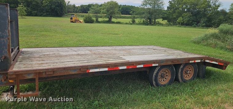 image for item EB8256 2000 Hillsboro Industries 300 equipment trailer