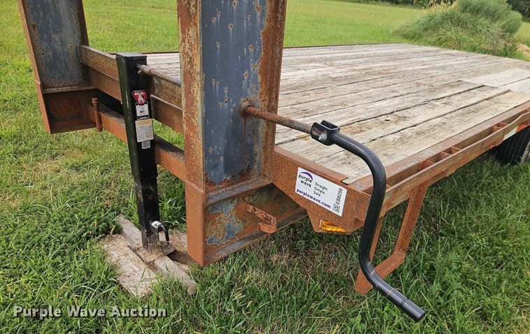 image for item EB8256 2000 Hillsboro Industries 300 equipment trailer