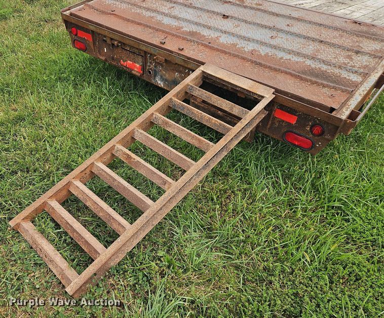 image for item EB8256 2000 Hillsboro Industries 300 equipment trailer