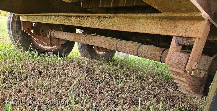 image for item EB8256 2000 Hillsboro Industries 300 equipment trailer